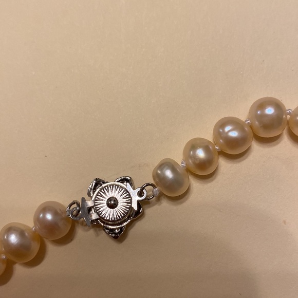 Genuine pearl ivory necklace - Picture 5 of 8
